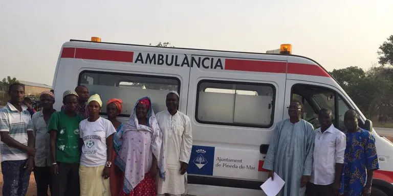 Ja són al Senegal l'ambulància i la màquina per fer ecografies enviades per La Patim i l'Ajuntament de Pineda