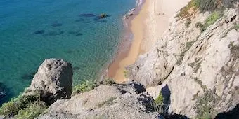 L'ajuntament demana responsabilitat a les persones que salten al mar des de les roques del búnquer de la Musclera