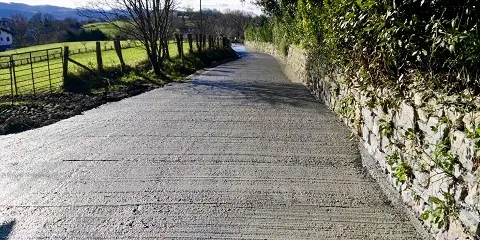 EL AYUNTAMIENTO ESTÁ ADECENTANDO CASI 1’5 KILÓMETROS DE CAMINOS VECINALES