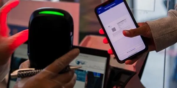 Salut estudiarà aplicar el passaport Covid per accedir a bars i discoteques
