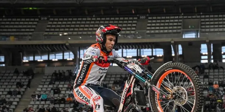 TRIAL: Toni Bou conquereix el Palau Sant Jordi