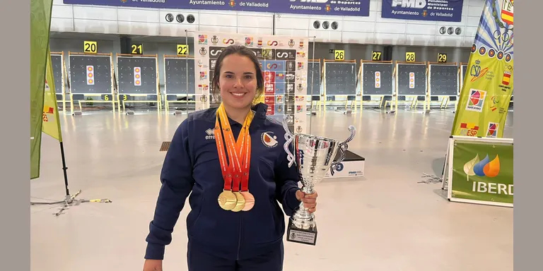 Èlia Canales s’emporta dos ors i un bronze en el Campionat d’Espanya en sala