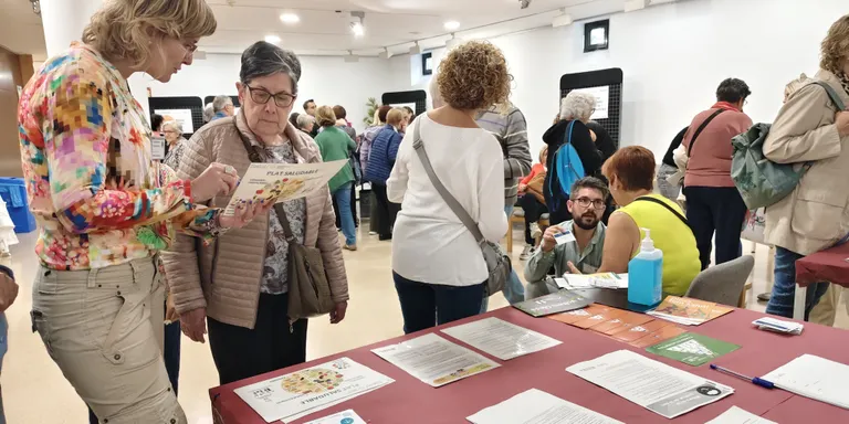 Una setantena de persones grans participen en el primer circuit de salut organitzat a Olesa