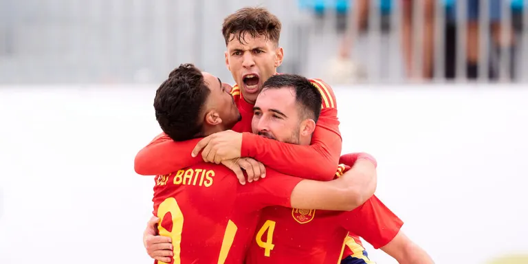 José Arias signa tres gols en la darrera fase de l'Euro Beach Soccer
