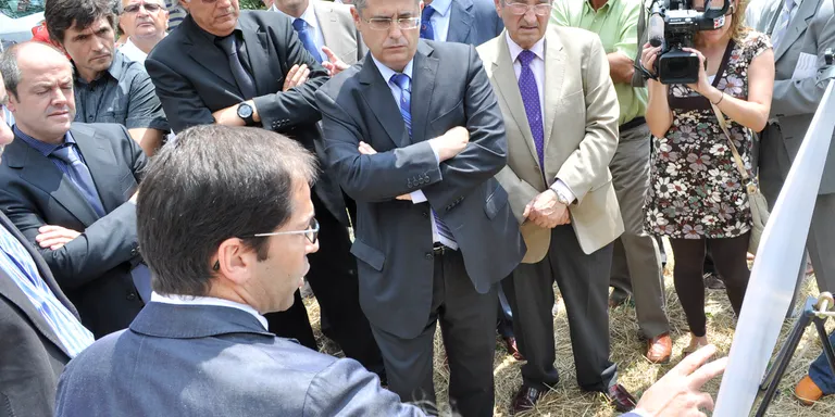 Llena presideix el lliurament de les escriptures per als regs de compensació de Rialb