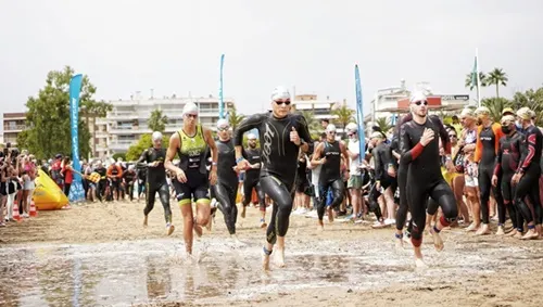 Andrés Puertólas i Melodie Riotteau, guanyadors de la prova reina de la Triatló de Cambrils