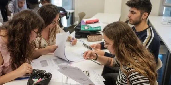 Baixa el nombre d’estudiants de grau de la URV que abandona la carrera durant el primer curs
