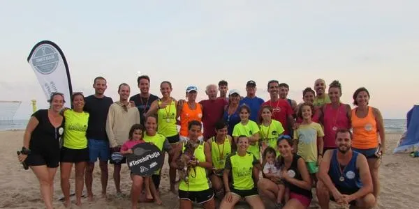 La Monti’s Cup acull 80 participants per retre homenatge als fundadors del Beach Tennis a Torredembarra