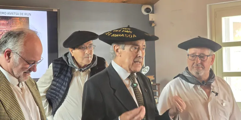 EL CORO AMETSA NOMBRADO ILUSTRE CAPELOMÁGNICO DEL PAÍS DEL BIDASOA POR LOS CHAPELAUNDIS DE IRUN