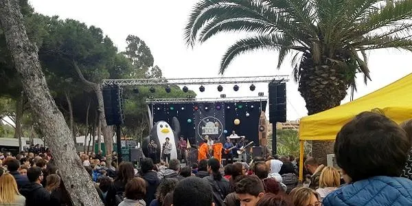 Més de 10.000 persones gaudeixen de la cinquena edició del Pleamar Vintage Market d’Altafulla