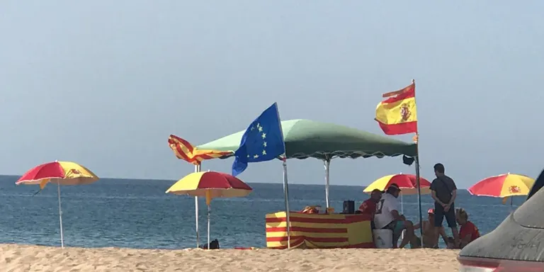 Acció a la Platja dels Pins del GARCE, Grupo de Acción y Resistencia de Ciutadanos por España