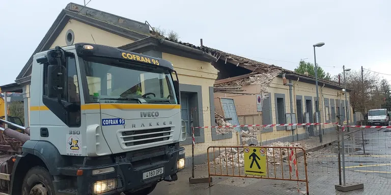 Comencen les obres d’enderrocament de l’antiga estació de tren de Cambrils