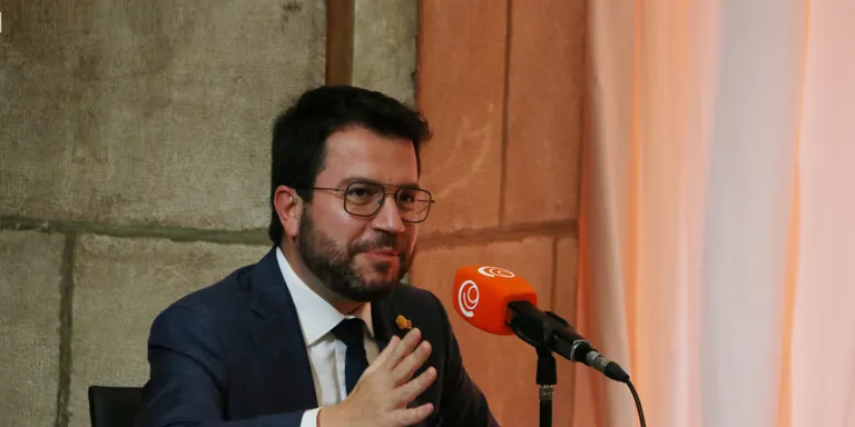 Aragonès: "No delegarem les responsabilitats en els mestres i docents sinó que l'assumirem com a Govern"