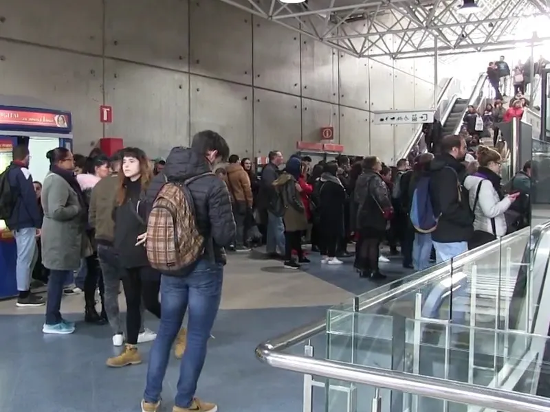 Imatge de l'estació dels FGC en una jornada de vaga