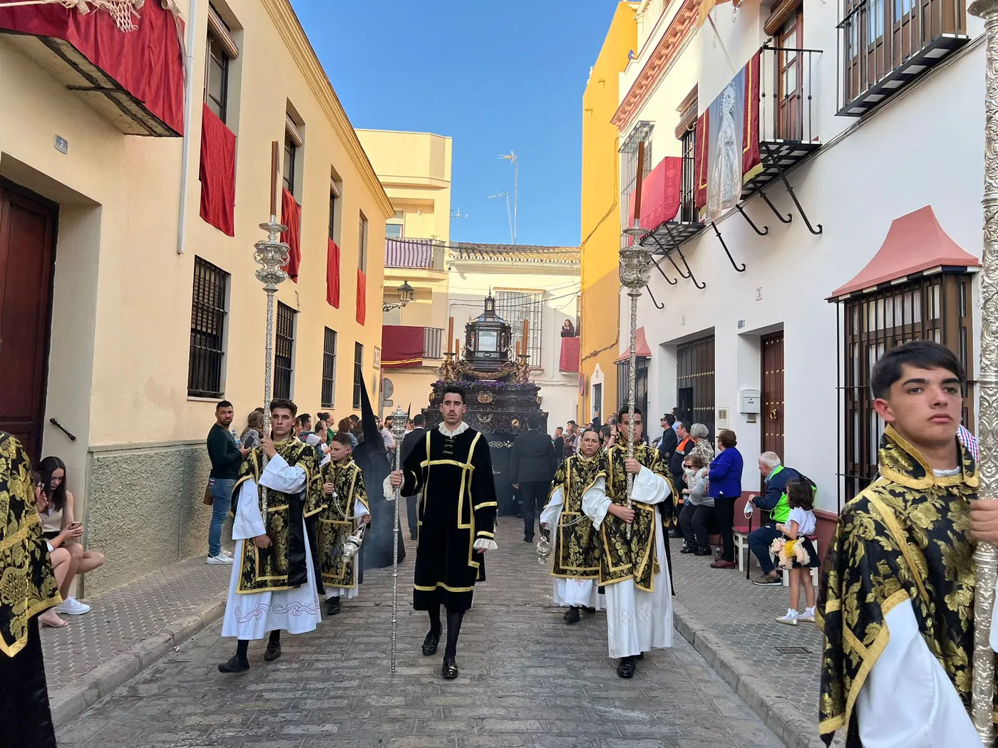 Así te ha contado COPE Utrera (98.1 FM) la salida de la hermandad del Santo Entierro