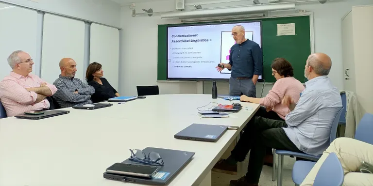 Cultura i Educació vol fomentar l’ús del català com a model en l’entorn de treball