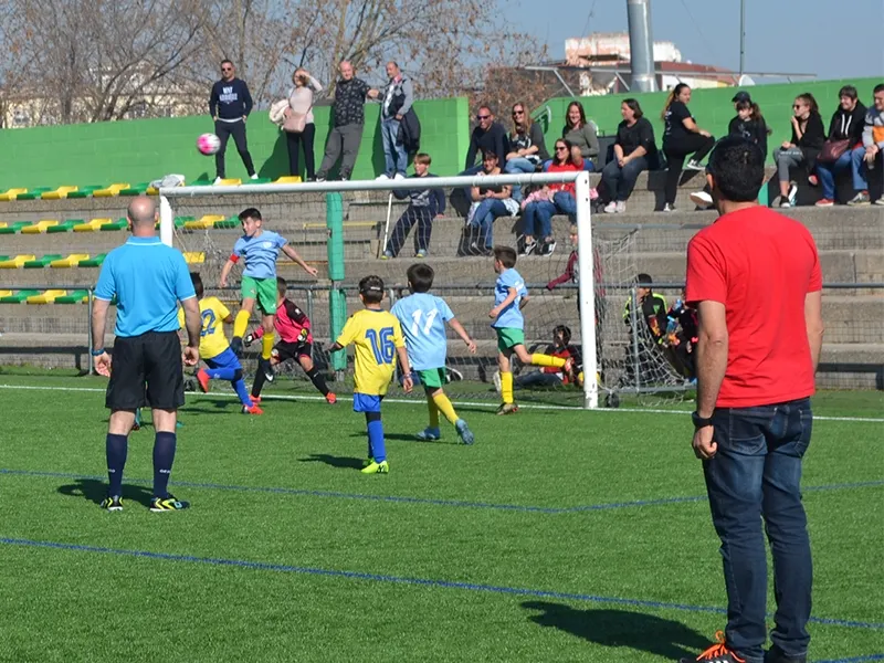 Mentre el primer equip queia a Esplugues, al camp de l'Olímpic es van jugar amistosos contra una se