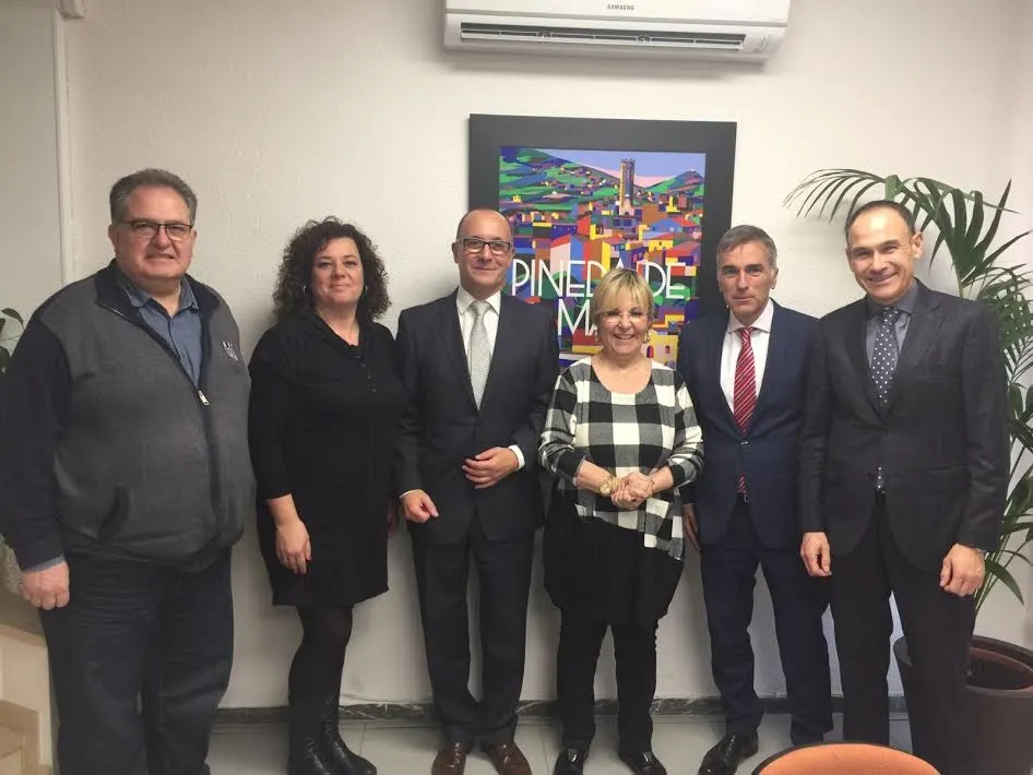 L'Obra Social "la Caixa" i l'Ajuntament de Pineda renoven el seu compromís  amb la gent gran
