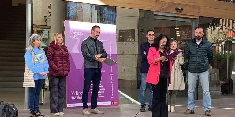 Caldes referma el compromís contra la violència envers les dones en la commemoració del 25-N