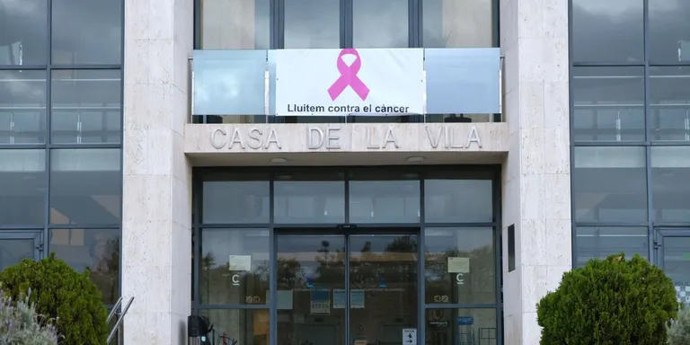 Cambrils s’adhereix a la commemoració del Dia Mundial contra el Càncer de Mama