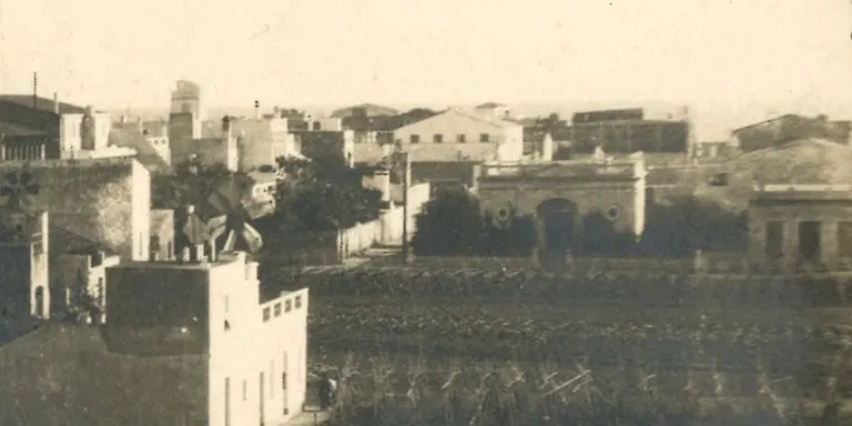 #RecordaPineda amb l'Arxiu Municipal us descobreix el naixement de la Plaça de les Mèlies