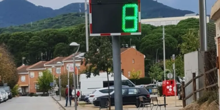 S'instal·len quatre radars pedagògics en diferents punts d'Arenys de Mar