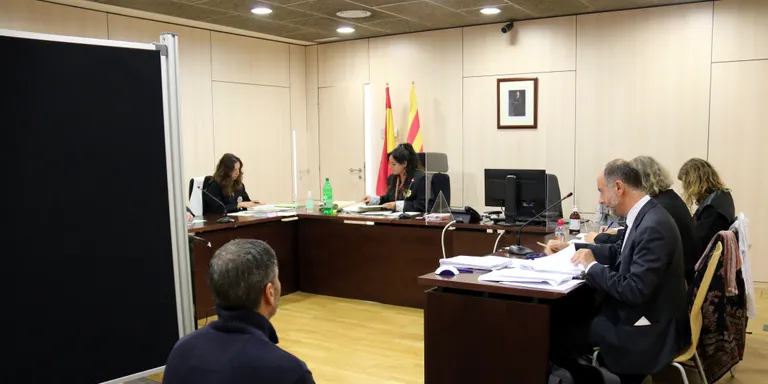 Absolen l'encarregat de neteja d'un escorxador de Vic acusat d'assetjament sexual