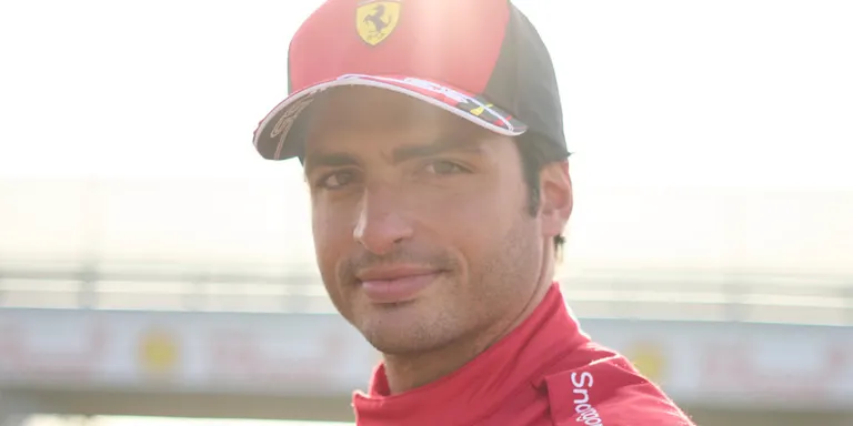 Carlos Sainz renova amb Ferrari fins al 2024