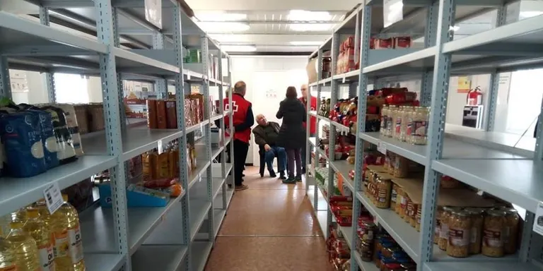 Arenys de Munt es bolca en fer arribar aliments i mascaretes allà on més falta fan