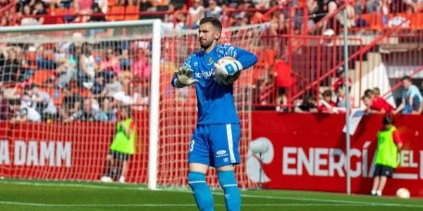 Manu Garcia serà el porter del Nàstic almenys una temporada més
