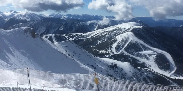 Les noves nevades allarguen la temporada d'esquí per a les estacions que romanen obertes