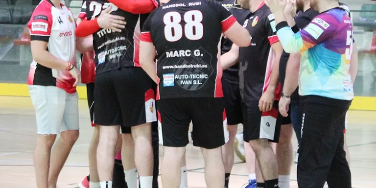 Estrenes de diferent caire en handbol i vòlei
