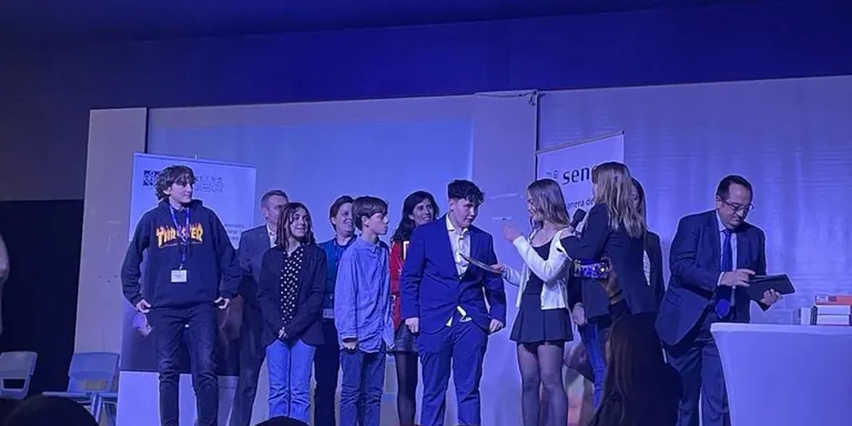 L'institut Tres Turons guanya el tercer premi del concurs "Un reto por la ciència"