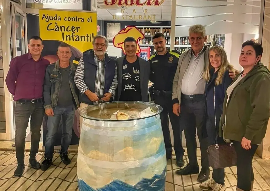 Casa Mariol fa entrega d’una bota subhastada durant el Festival del Vi al Restaurant Cal Siscu