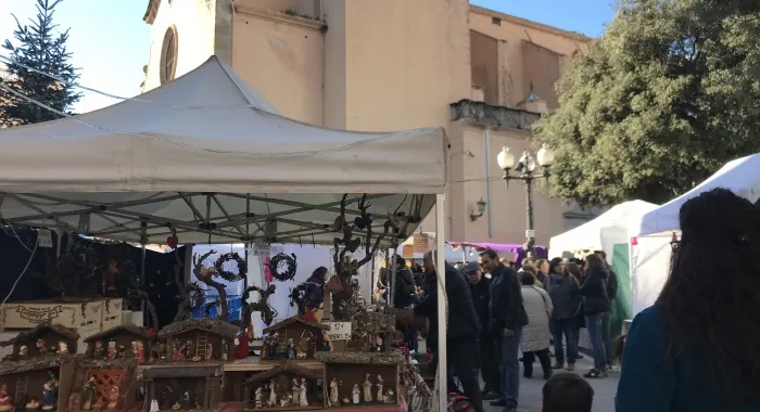La Fira de Nadal omple la plaça de l’Església