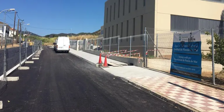Enllestides les obres de reurbanització a l'entorn del nou institut Pineda