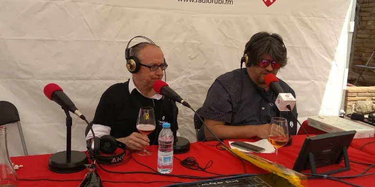SOLFEJANT PER LA VIDA amb MARTÍ PUJOL fent Sant Jordi