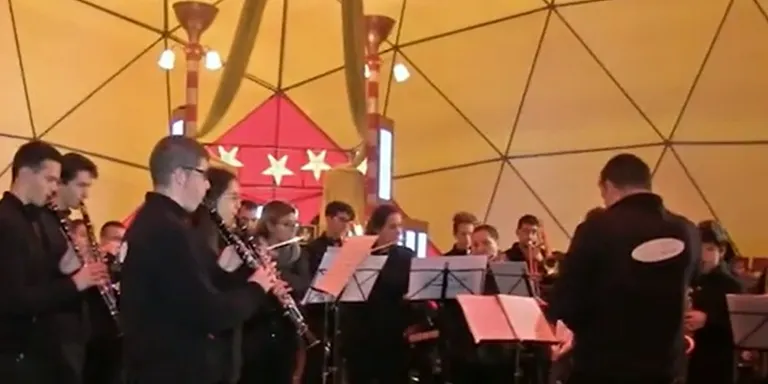 Vídeo La carpa de la Fira de Nadal s'omple de nadales