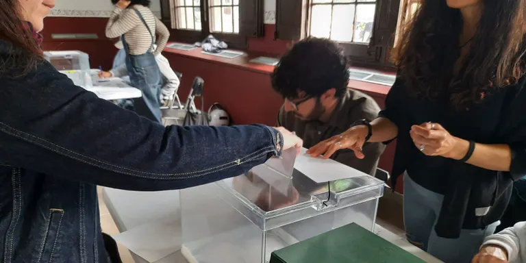 La jornada electoral a Arenys de Mar comença amb normalitat