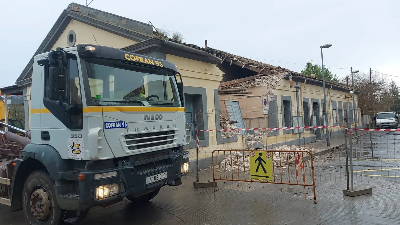 Comencen les obres d’enderrocament de l’antiga estació de tren de Cambrils