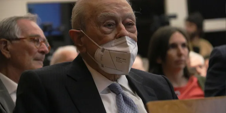 Pujol afirma sentir-se "dolgut" quan l'acusen de corrupte i posa "la mà al foc per la majoria" de la seva família