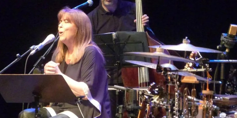 Maria del Mar Bonet aplega gairebé 400 persones a La Sala per celebrar els seus 50 anys de carrera