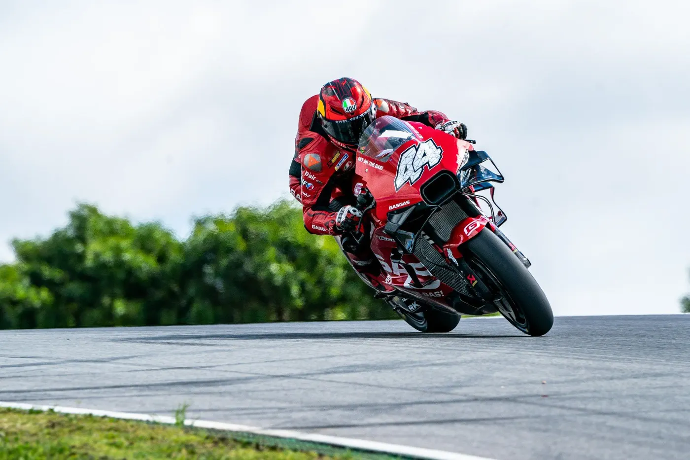 Portimao rectifica i instal·la més protecció on Pol Espargaró es va trencar la mandíbula