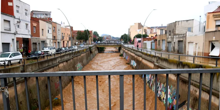 El telèfon 112 d'emergències rep prop de 400 trucades fins a les 6 de la tarda per la pluja