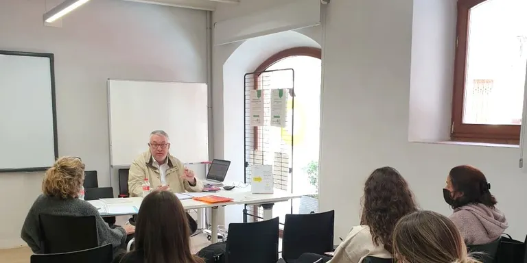 Cambrils Emprèn inicia els cursos de formació amb una sessió dedicada a les eines digitals