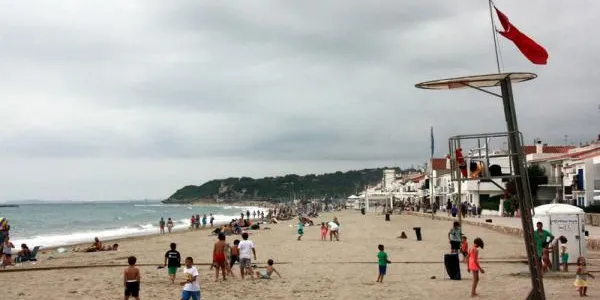 Trobat un nen de 8 anys perdut a la platja d’Altafulla