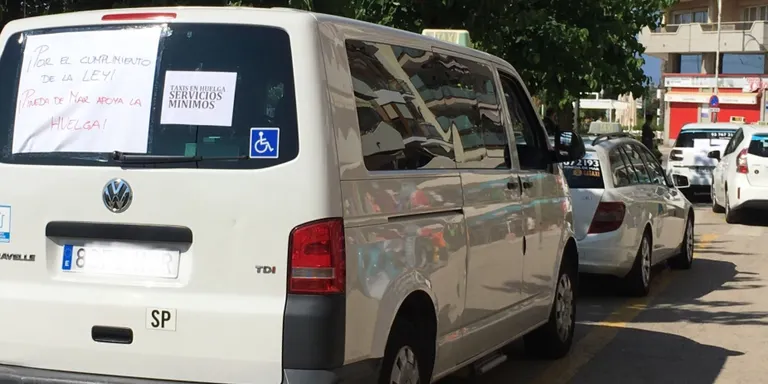 Els taxistes de Pineda es sumen a la vaga i fan serveis mínims