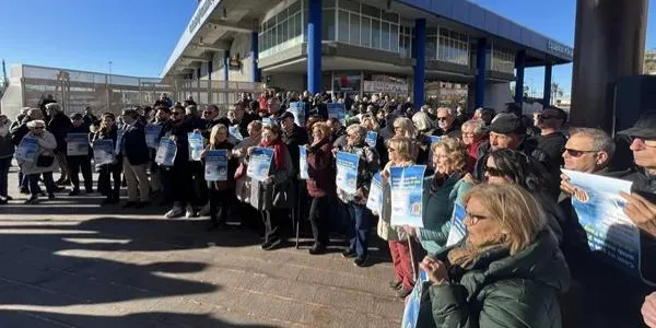 Les peixateries de Tarragona aixequen les persianes sense peix del Mediterrani en el segon dia de vaga del sector pesquer
