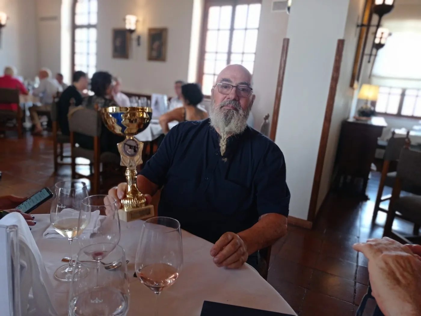 El Club de Tir Olímpic Cambrils rep la placa que l’acredita com a tercer classificat d'Interclubs