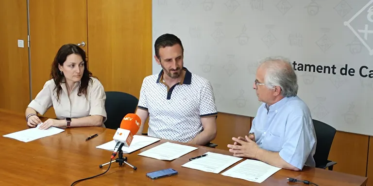 L’Ajuntament i Caldes Solidària signen un conveni per destinar 5.000 euros anuals a cooperació